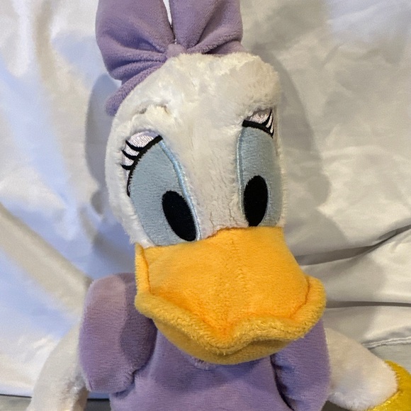 Daisy Duck - Picture 3 of 6